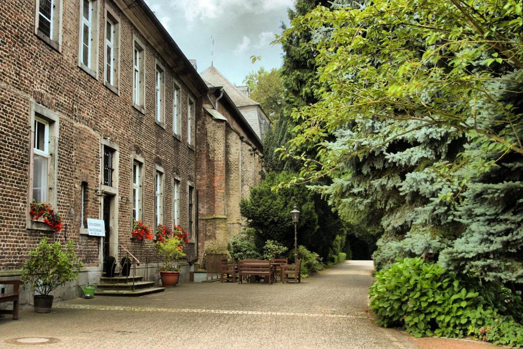 Nikolauskloster Jüchen Zewnętrze zdjęcie
